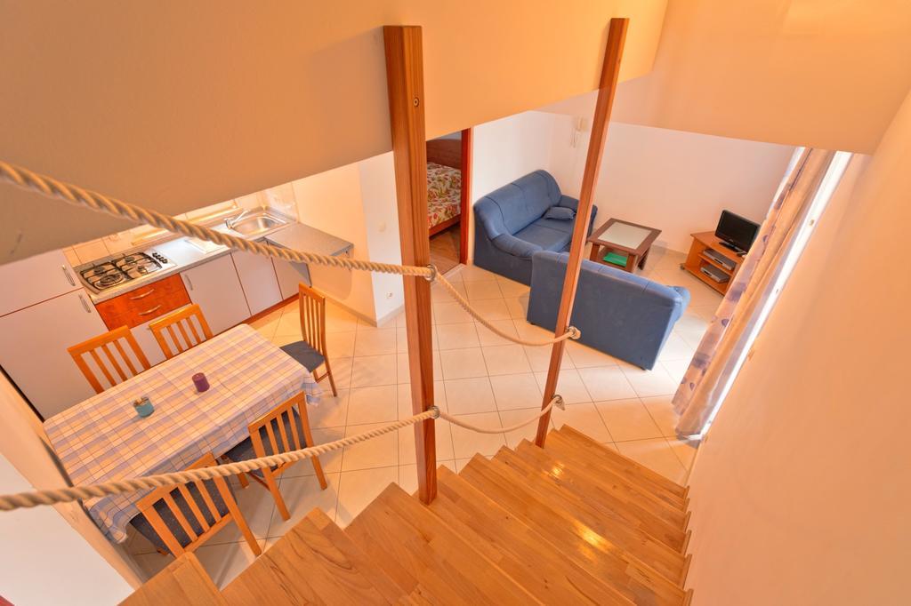 Apartments Nautic Zavala Extérieur photo