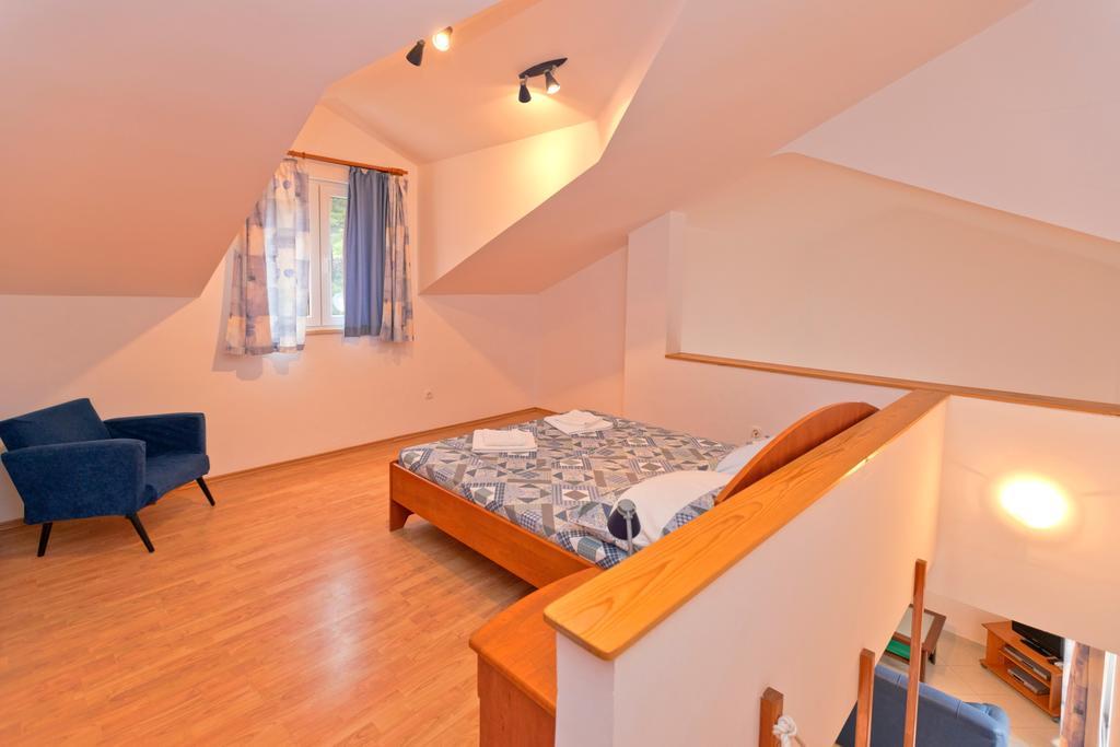 Apartments Nautic Zavala Extérieur photo