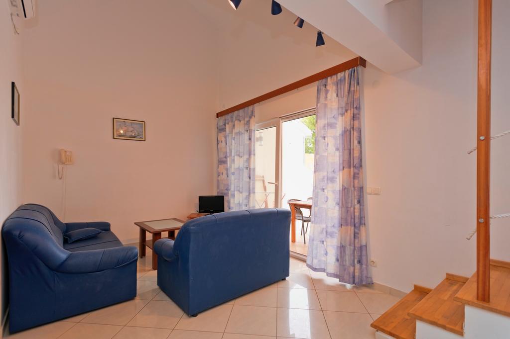 Apartments Nautic Zavala Extérieur photo