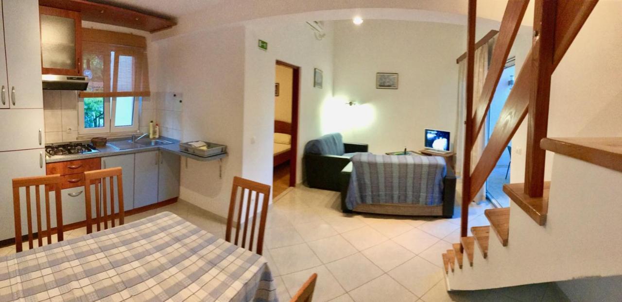 Apartments Nautic Zavala Extérieur photo